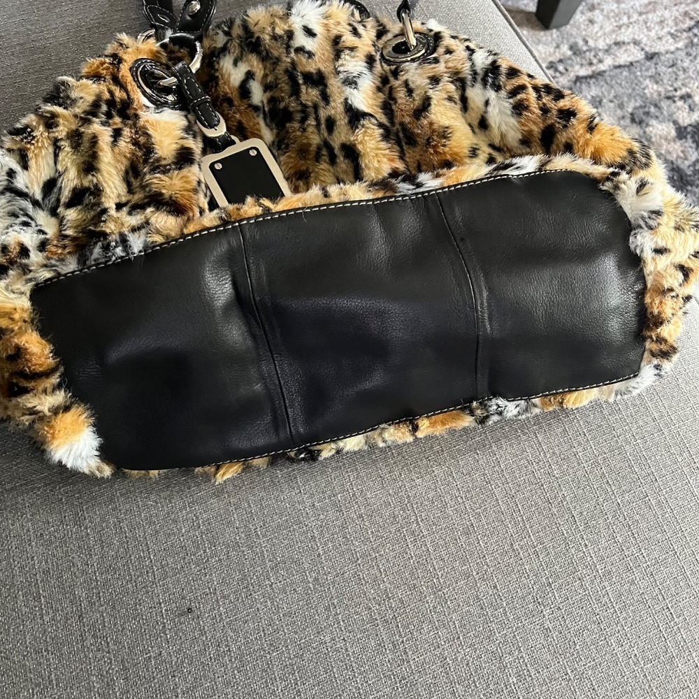 Leopard Print Faux Fur Tote Bag - Picture 4 of 12